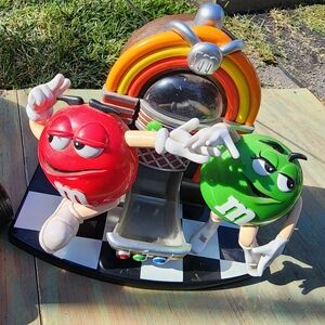 M&M'S Colorful Jukebox Toy with Red and Green Characters